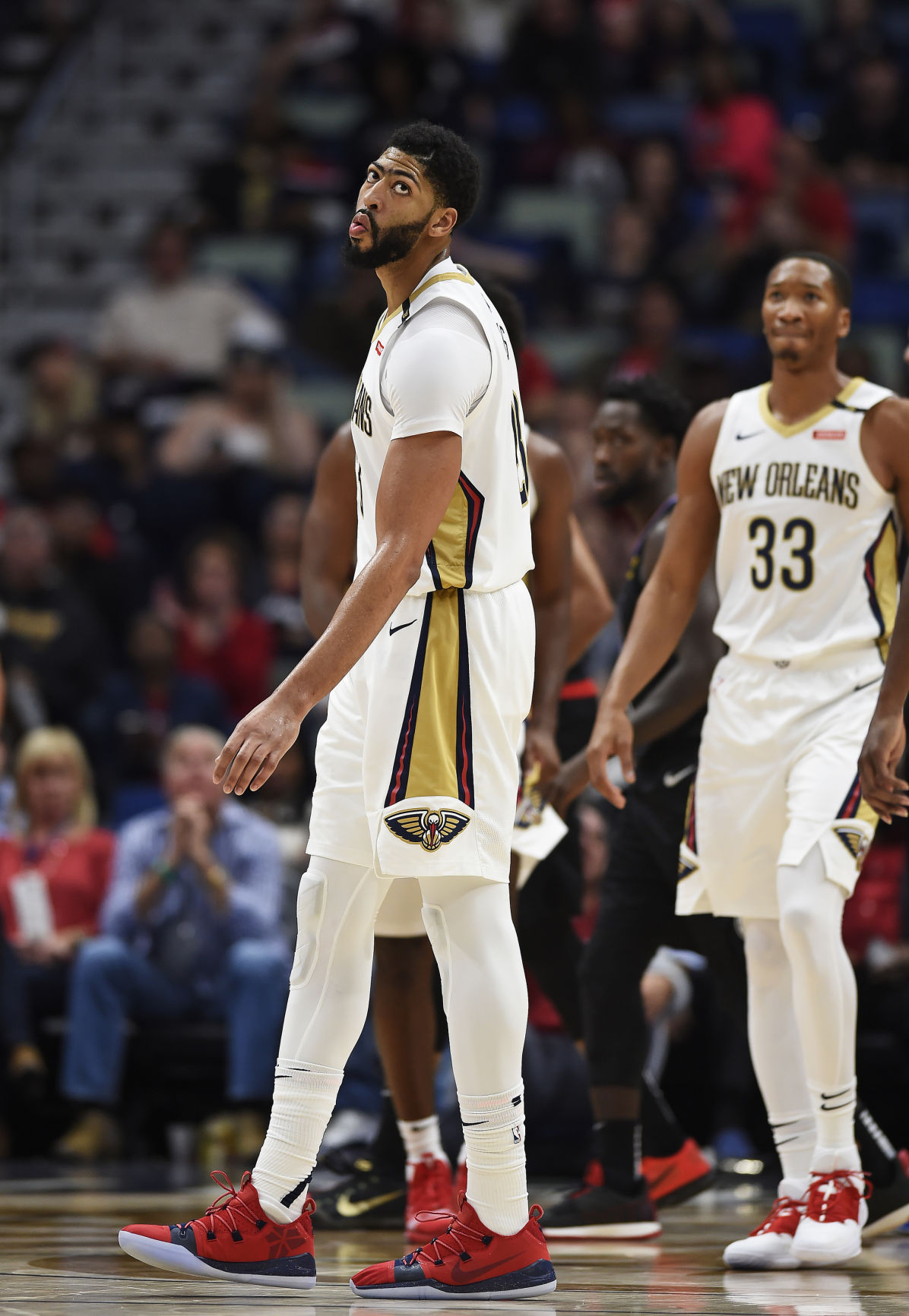 NO.pelicansclippers.120418.3317